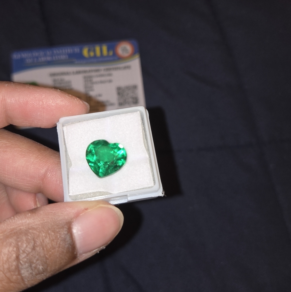 Natural Tsavorite Garnet Heart Shape Loose Gemstone - Picture 3 of 4